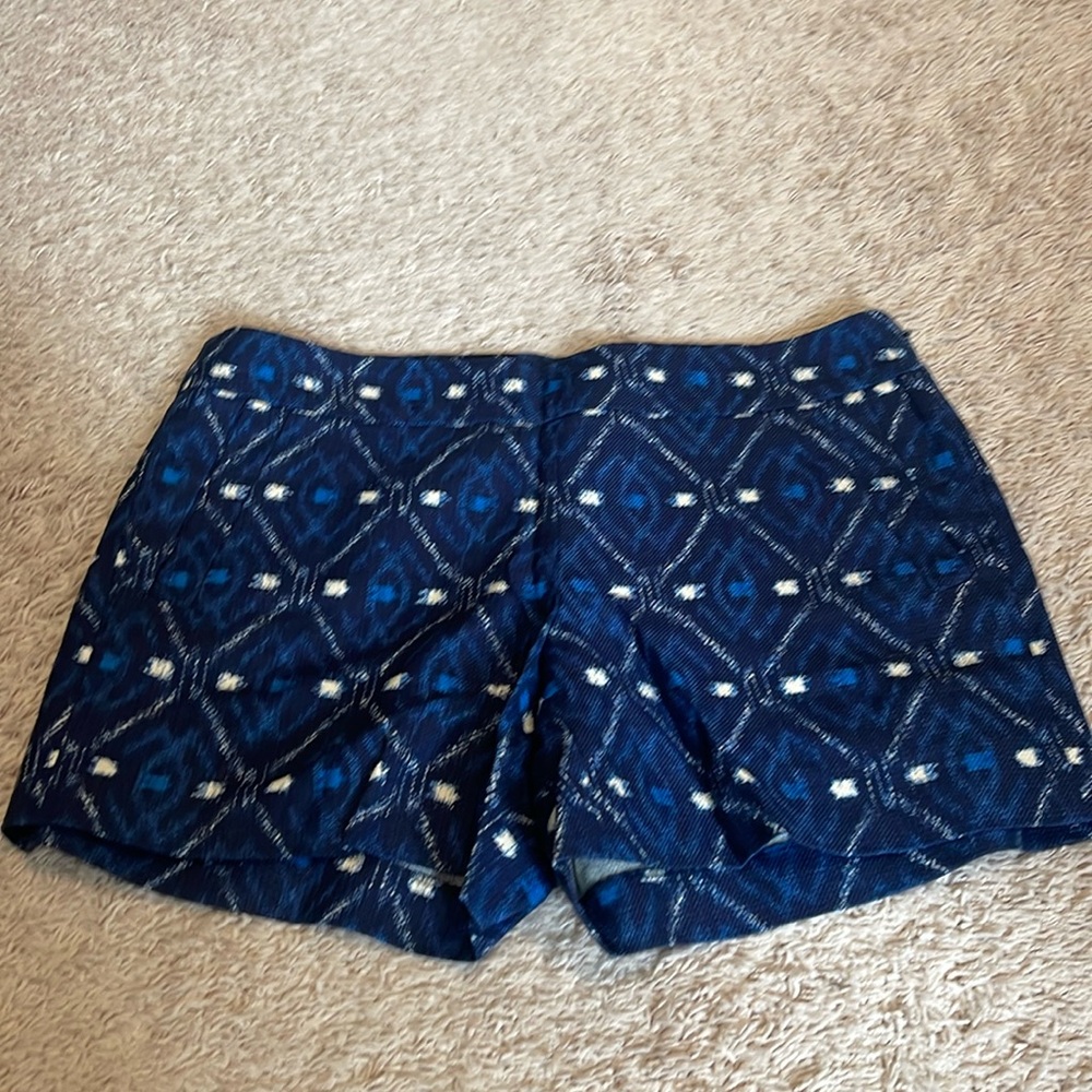 NWT Jcrew factory short.  Zip side.  Pockets in front and on back.